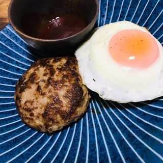 肉汁たっぷりみんな大好きハンバーグ♪